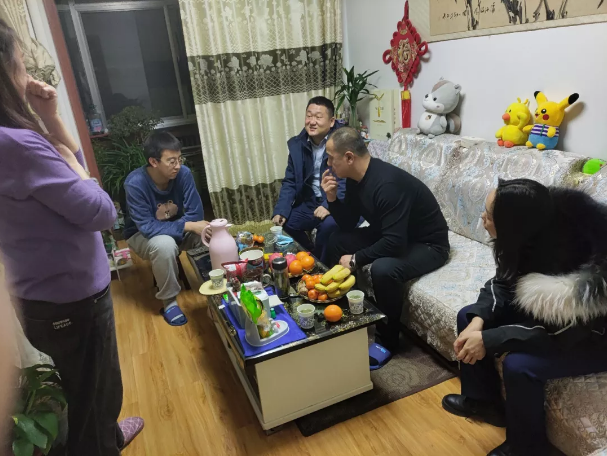 关爱员工冷暖 传递组织温情——星空入口(中国)官方网站
组织开展员工家访活动(图2) 关爱员工冷暖 传递组织温情——星空入口(中国)官方网站
组织开展员工家访活动(图2)