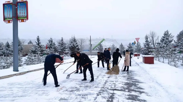 文明创建我先行——星空入口（中国）官方网站
组织员工开展积雪清扫活动(图2)