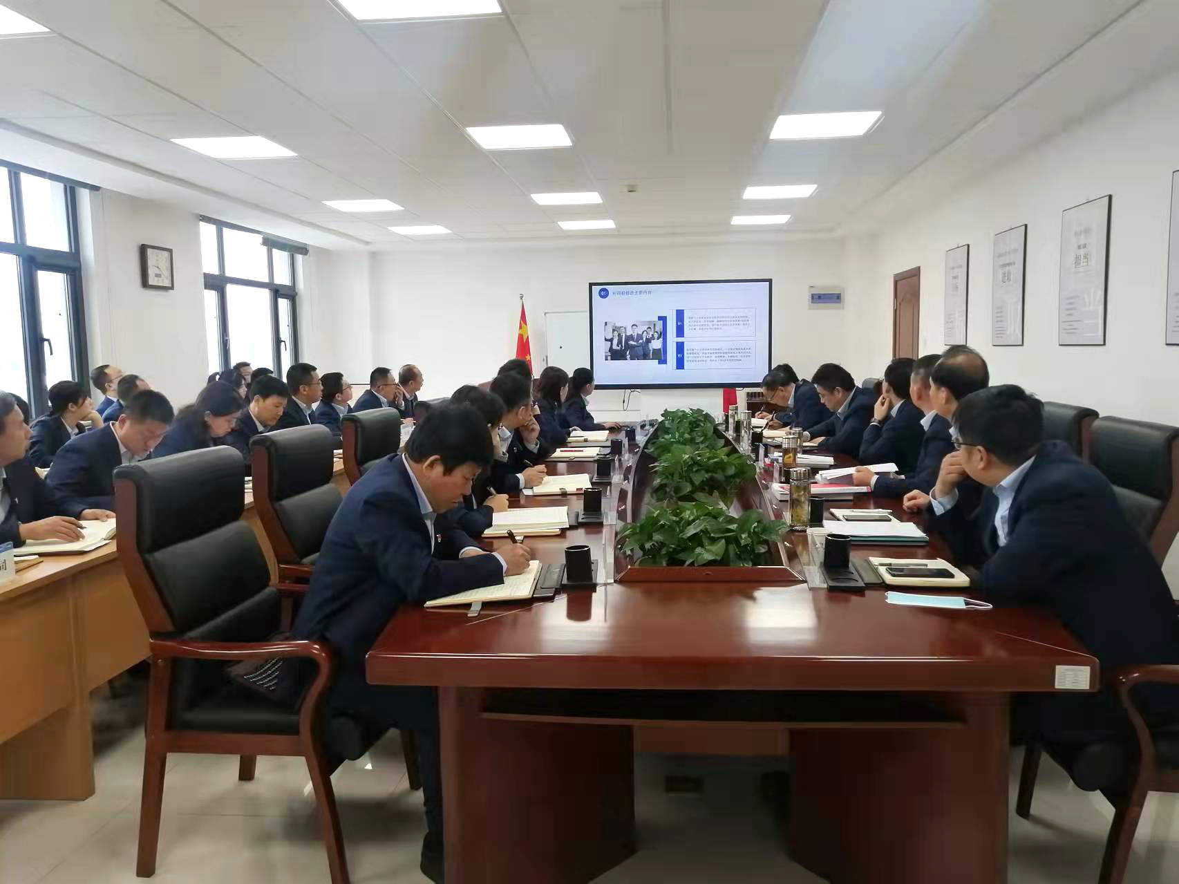 星空入口（中国）官方网站
召开党委理论学习中心组集体学习会议(图2)