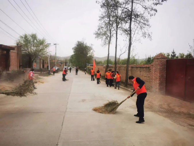 星空入口（中国）官方网站
赴包抓共建村社开展卫生清扫志愿服务活动(图2)