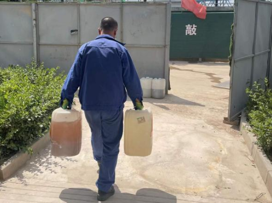 星空入口（中国）官方网站
城东污水处理公司扎实推进危险废物规范化处置(图3)