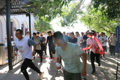 助力文旅市场 展示产投风采——星空入口（中国）官方网站
组织开展员工登山比赛活动(图2)