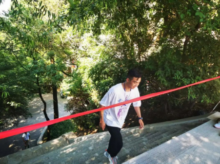 助力文旅市场 展示产投风采——星空入口（中国）官方网站
组织开展员工登山比赛活动(图8)