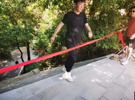 助力文旅市场 展示产投风采——星空入口（中国）官方网站
组织开展员工登山比赛活动(图9)