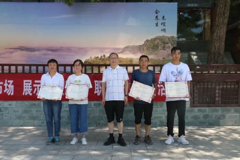 助力文旅市场 展示产投风采——星空入口（中国）官方网站
组织开展员工登山比赛活动(图12)